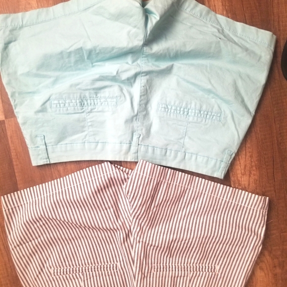 2 pairs of women's shorts - Picture 2 of 3